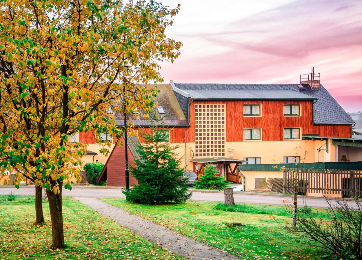 Ferienhotel Goldhuebel Neuhausen  Exterior photo